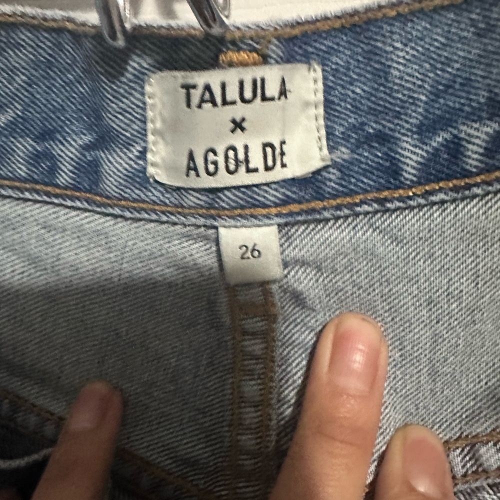 Blue Jeans - Picture 2 of 3